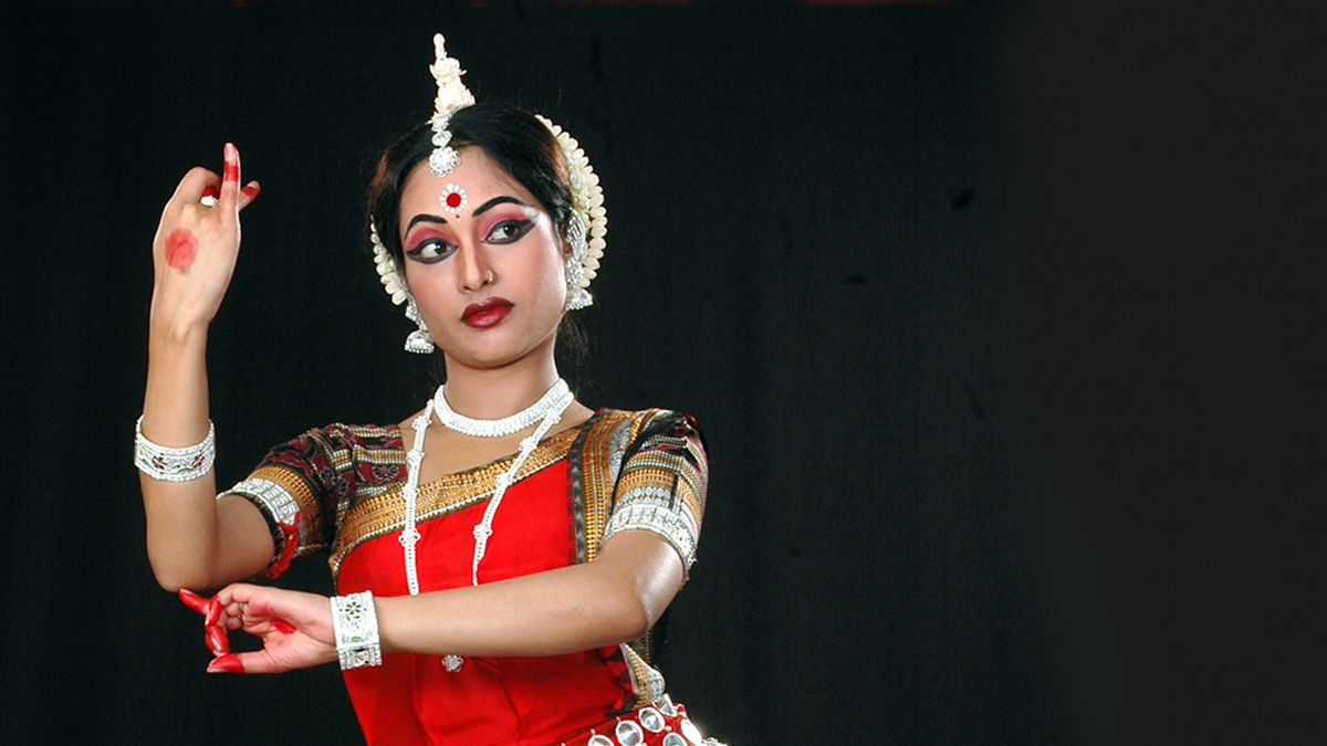The art of Odissi dancing comes to Englert - The Daily Iowan